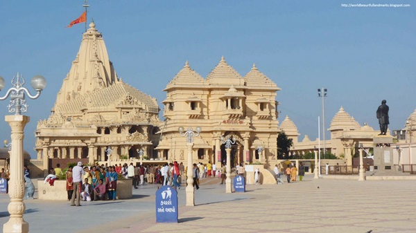 The beautiful Akshardham Temple
