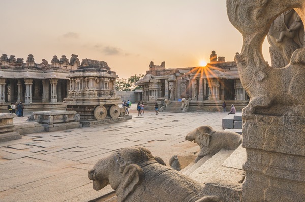 The iconic stone chariot at the Vittala Temple in Hampi