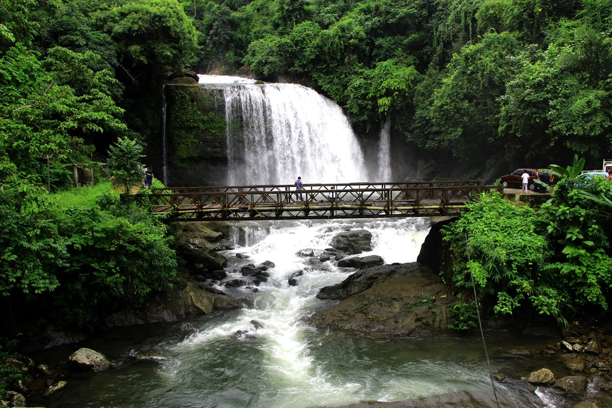 The iconic single-decker living root bridge in Meghalaya