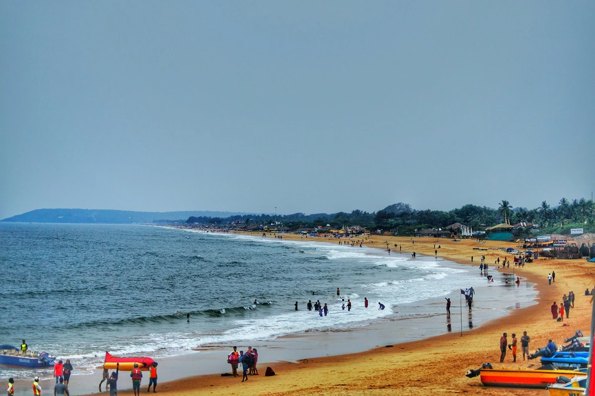 Thrilling parasailing adventure over the Arabian Sea