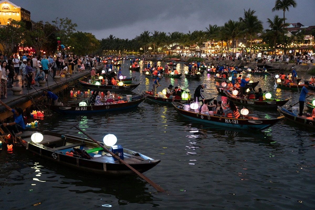 Vibrant lantern-lit streets of Hoi An Ancient Town