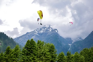 Paragliding and other activities in Solang Valley