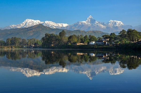 A scenic view of a lake and mountains in Pokhara, Nepal